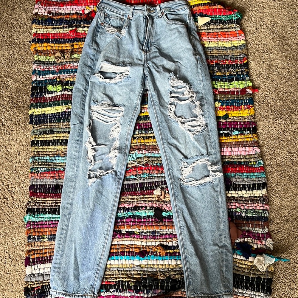 American Eagle High Waisted Mom Jean (2 Long)